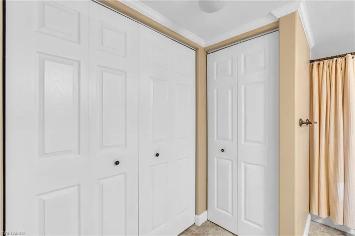 221  Fox Glen  DR, Naples, FL 34104