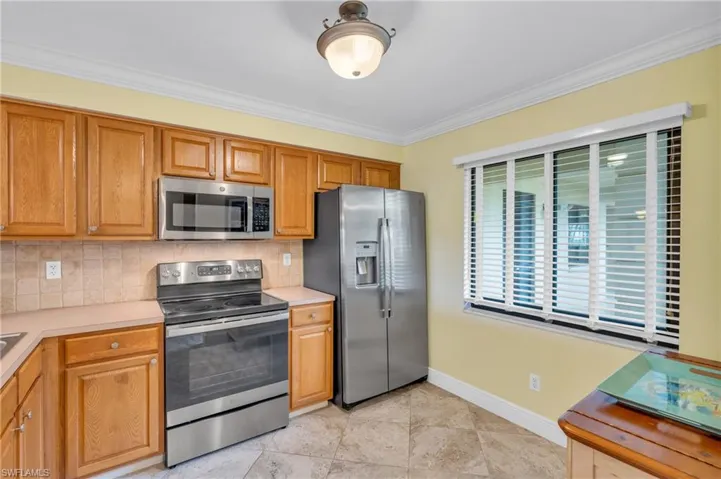 221  Fox Glen  DR, Naples, FL 34104