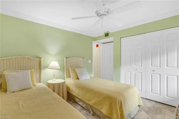 221  Fox Glen  DR, Naples, FL 34104