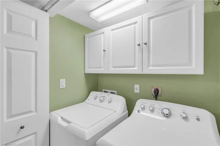 221  Fox Glen  DR, Naples, FL 34104