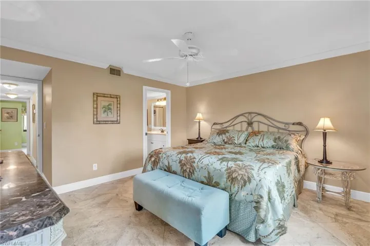 221  Fox Glen  DR, Naples, FL 34104