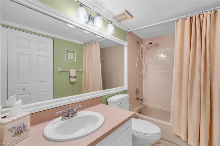 221  Fox Glen  DR, Naples, FL 34104
