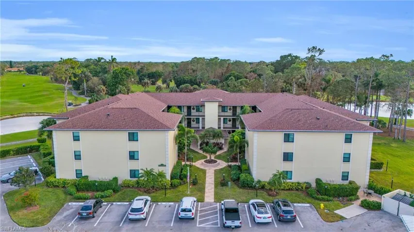 221  Fox Glen  DR, Naples, FL 34104