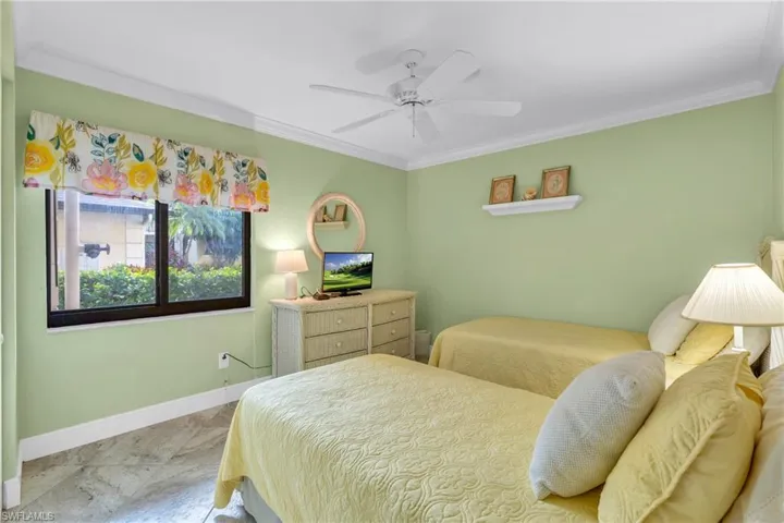 221  Fox Glen  DR, Naples, FL 34104