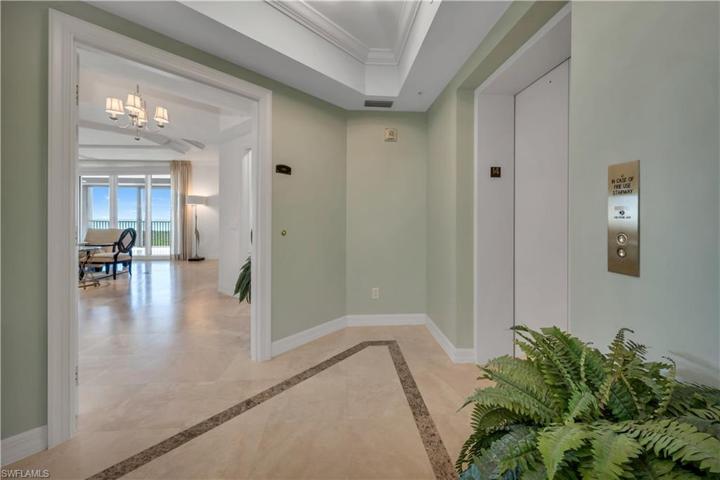 7575 Pelican Bay BLVD # 1401, NAPLES FL 34108