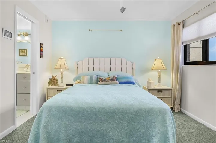 Guest bedroom with private access to guest Bath