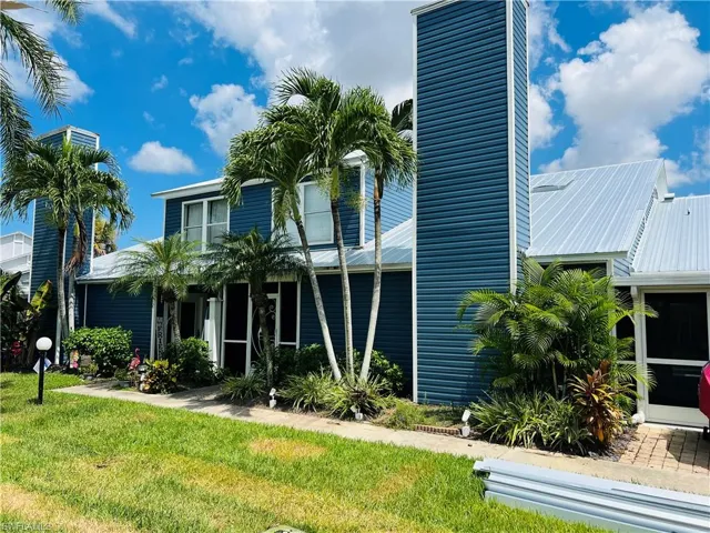 3343  Timberwood  CIR, Naples, FL 34105