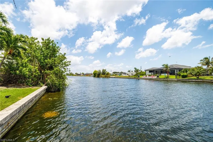 2912 Sw 1st Ter, Cape Coral, Florida 33991