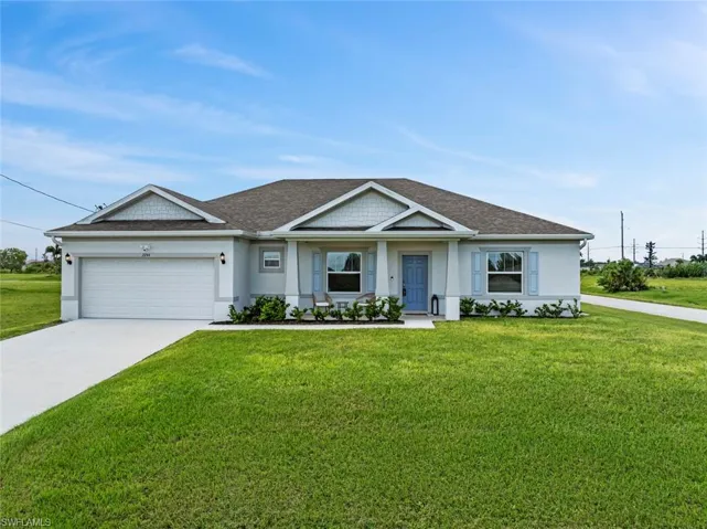 View of front facade with a garage and a front yard
