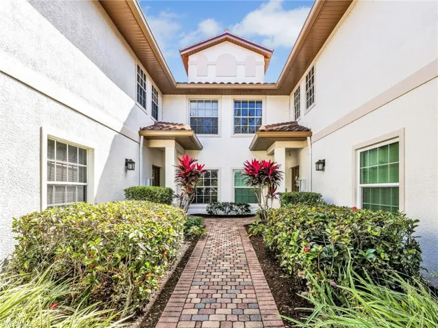 8138 Saratoga Dr 2201, Naples, Florida 34113