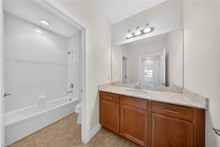 1435 Santiago Cir Sw 2003, Naples, Florida 34113