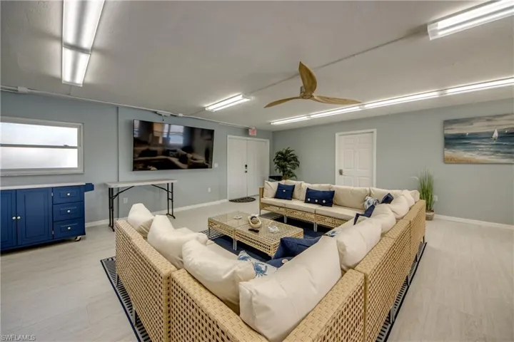 2 story clubhouse has a library, kitchen, washers & dryers, pool table, ping pong table, and TVs.