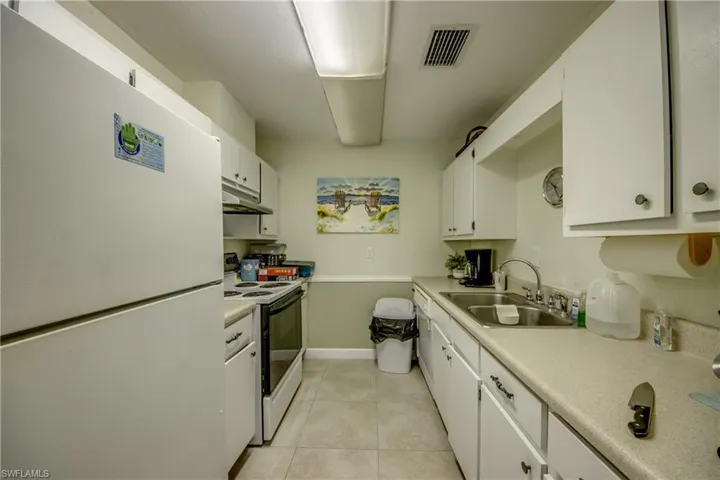 2 story clubhouse has a library, kitchen, washers & dryers, pool table, ping pong table, and TVs.