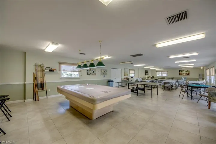 2 story clubhouse has a library, kitchen, washers & dryers, pool table, ping pong table, and TVs.