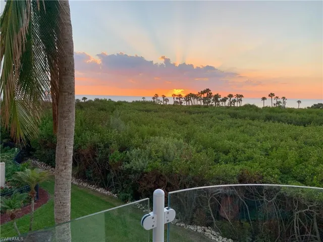 50  Seagate  DR, Naples, FL 34103