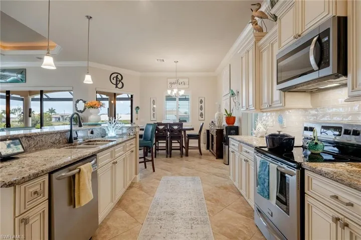 425 NW 38th AVE, CAPE CORAL FL 33993