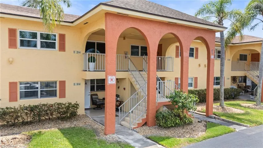 354  Charlemagne  BLVD, Naples, FL 34112