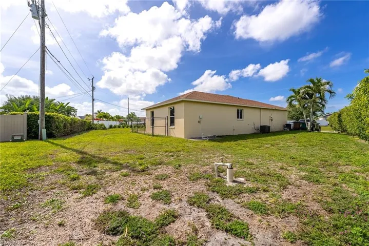 1127 Sw 29th St, Cape Coral, Florida 33914