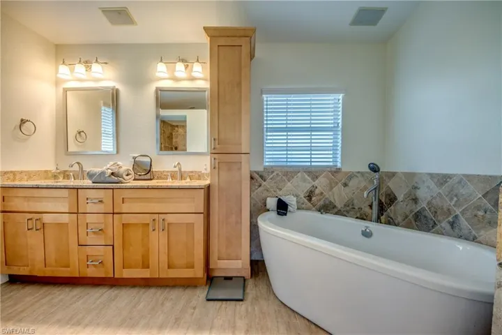 1913 Sw 41st St, Cape Coral, Florida 33914