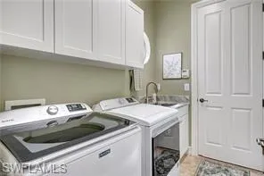 7636  Sussex  CT, Naples, FL 34113