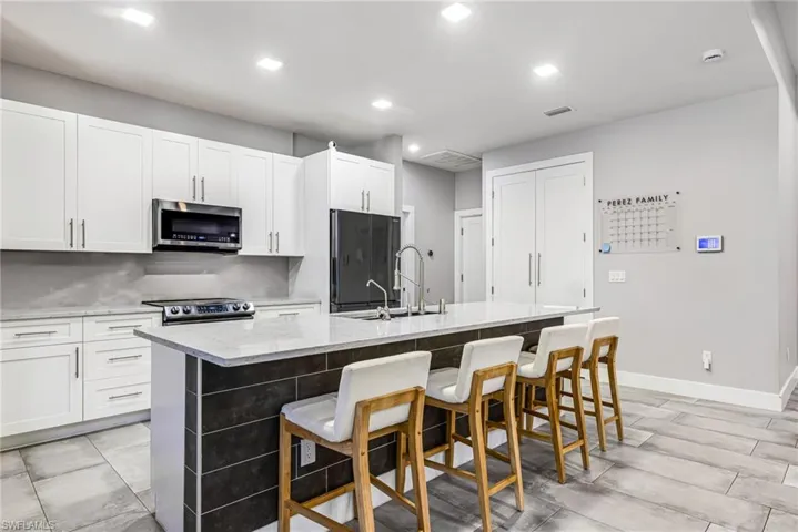 2202 Ne 5th Ter, Cape Coral, Florida 33909