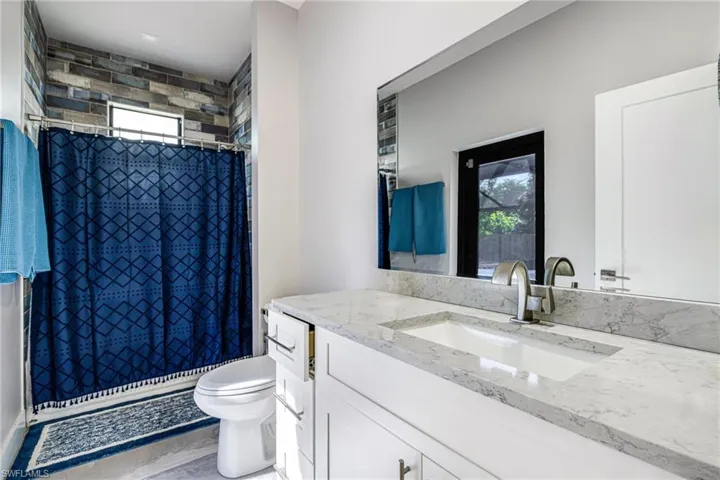 2202 Ne 5th Ter, Cape Coral, Florida 33909