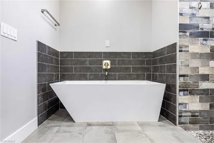 2202 Ne 5th Ter, Cape Coral, Florida 33909