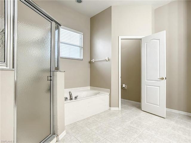 Walk-in shower & jetted tub