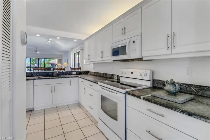 4510 Chantelle Dr # 206, Naples Fl 34112