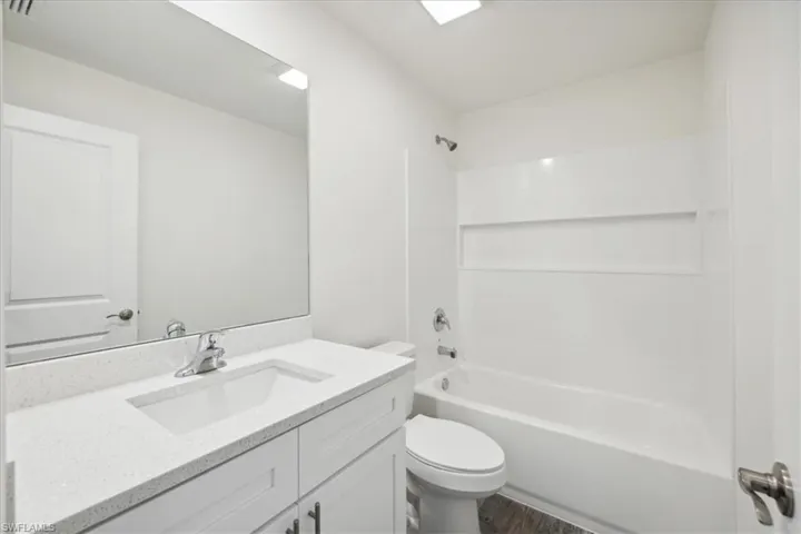 3010 NE 4th  PL, Cape Coral, FL 33909