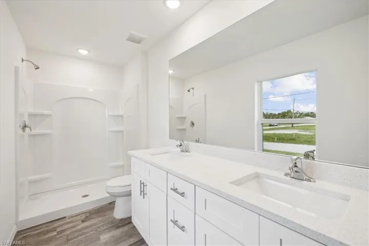 3010 NE 4th  PL, Cape Coral, FL 33909