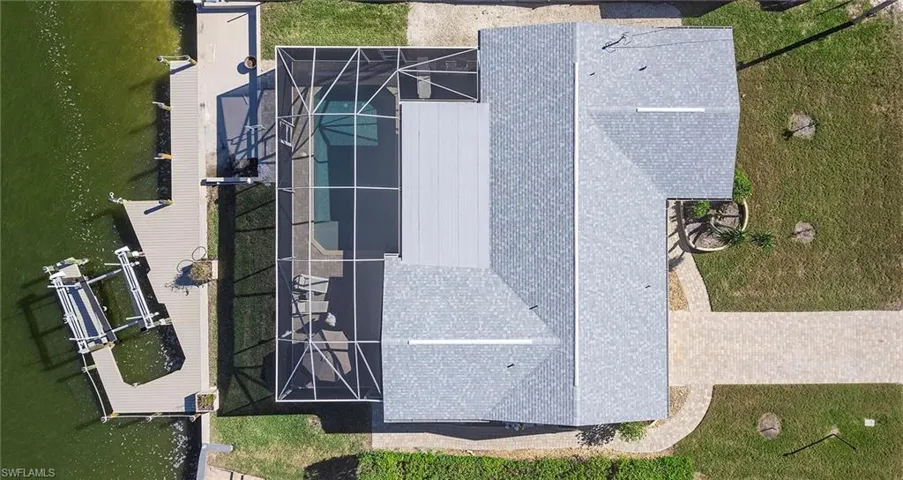 Birds eye view of property