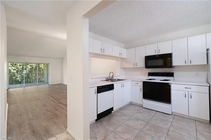 7791  Esmeralda  WAY, Naples, FL 34109