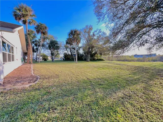 16279  Horizon  RD, North Fort Myers, FL 33917