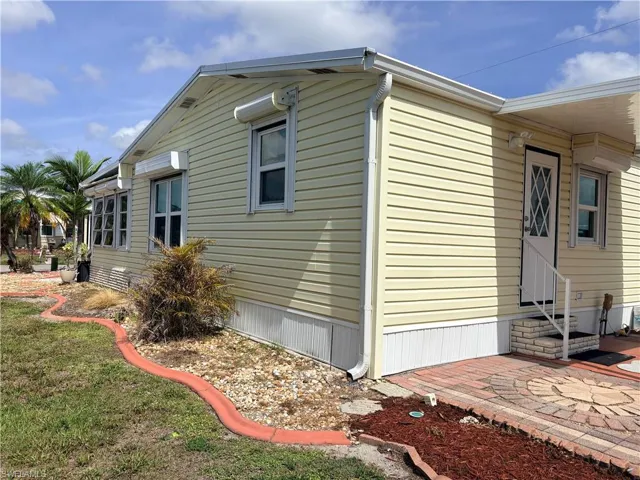 3134 Linwood Dr, North Fort Myers, Florida 33917