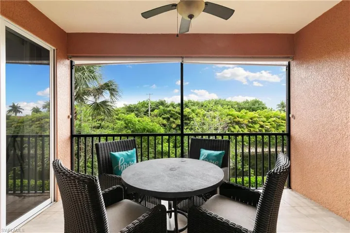 Sunroom featuring a ceiling fan