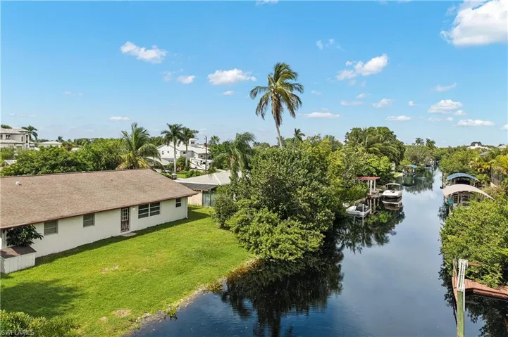 Boat lift? Dock? Pool? Make this backyard your private canal-front haven.