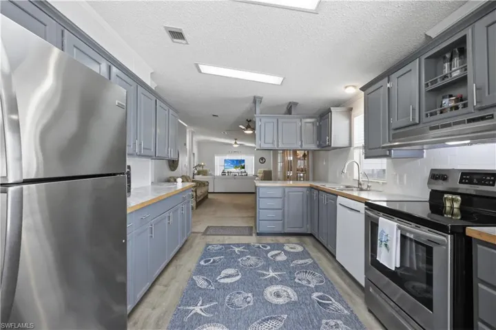217 Shrub Ln N, North Fort Myers, Florida 33917