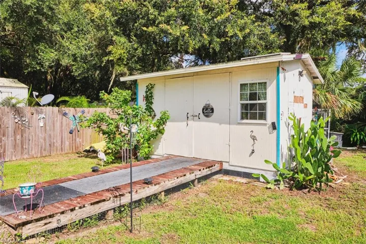 1106  Charles  ST, Moore Haven, FL 33471