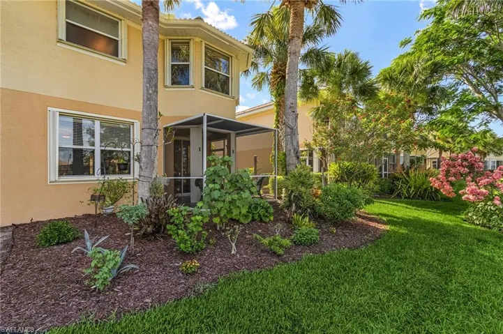 View of front of house featuring stucco siding and a front yard