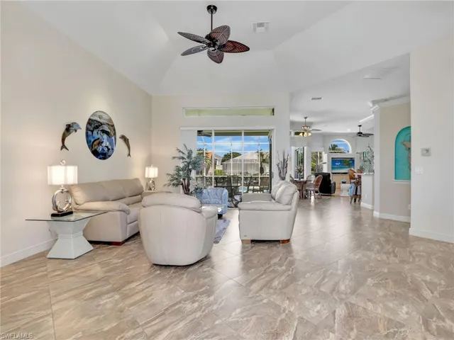 Living area with ceiling fan