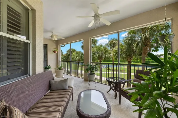 Sunroom / solarium with ceiling fan