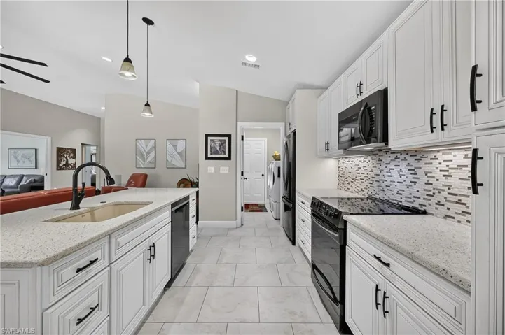 Great Kitchen to gather and cook in.