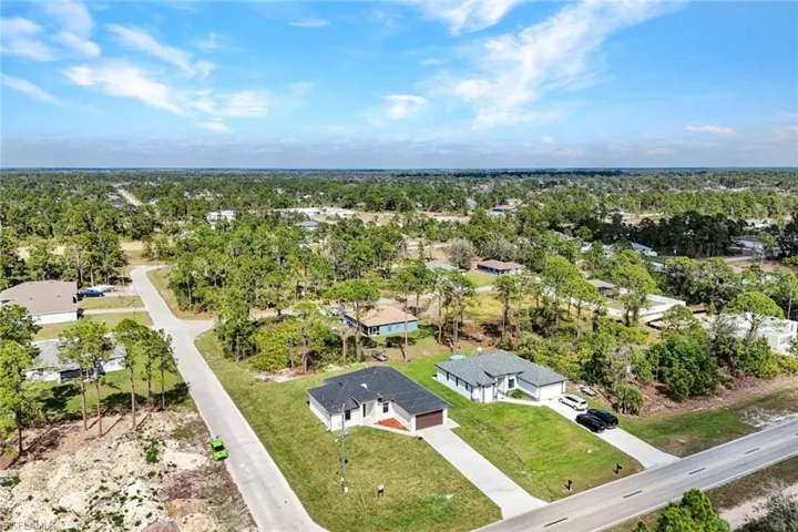 Birds eye view of property featuring a residential view