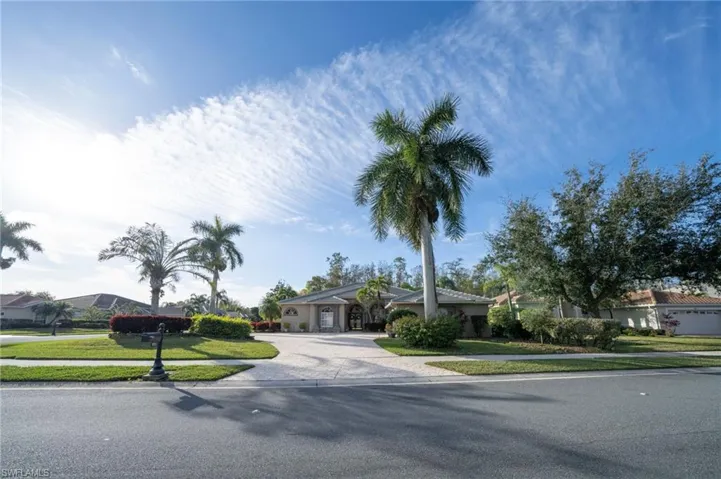 View of front of house featuring a front lawn