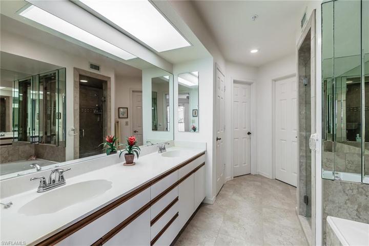 Primary bath with dual sinks
