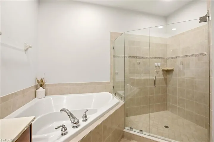 9204 Quartz Ln 3-101, Naples, Florida 34120