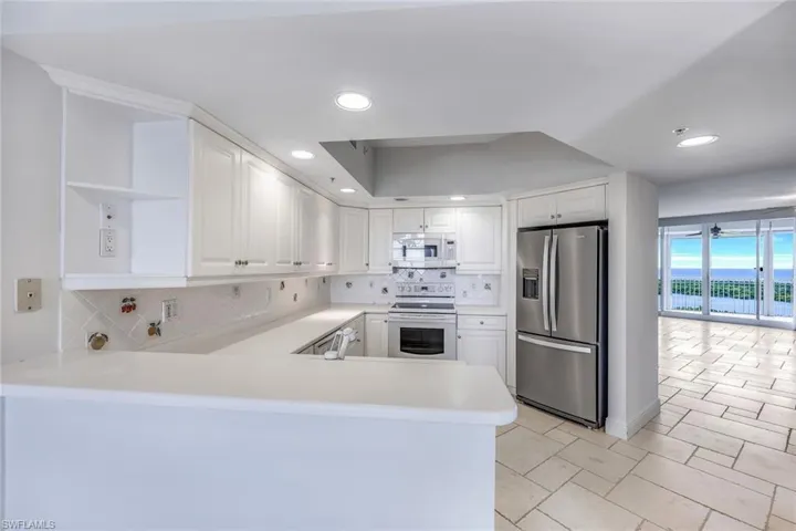 Light & Bright Open-Concept Kitchen
