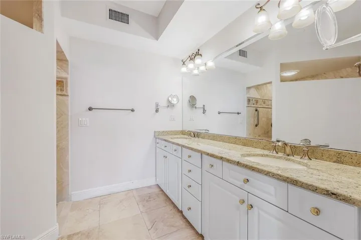 Owner's Bath w/ Granite Topped Dual-Sink Vanity