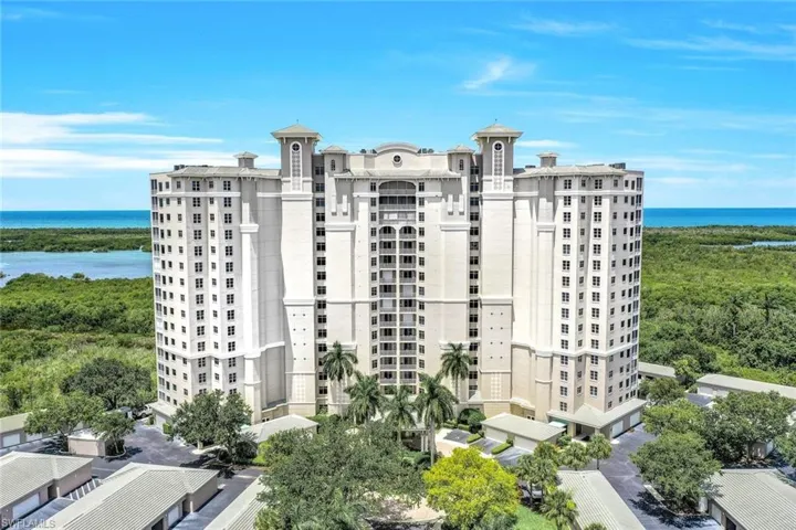 12th Floor Panoramic Water Views From Center Tower Unit